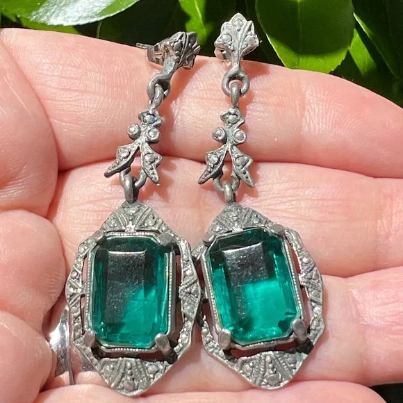 VINTAGE ART DECO STYLE EMERALD GREEN COLOR PASTE DANGLE DROP LONG EARRINGS